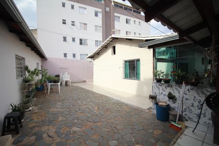 Casa à venda com 420m², 3 quartos e 5 vagasQuintal