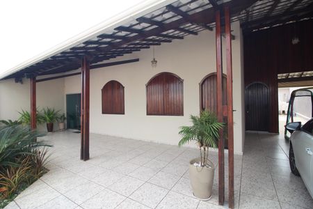 Casa à venda com 420m², 3 quartos e 5 vagasQuintal