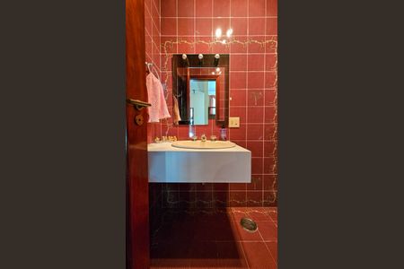 Casa à venda com 500m², 5 quartos e 6 vagasLavabo