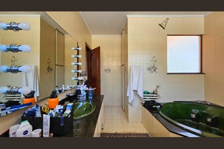 Casa à venda com 500m², 5 quartos e 6 vagasBanheiro da Suite