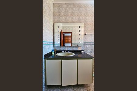 Casa à venda com 500m², 5 quartos e 6 vagasBanheiro 1