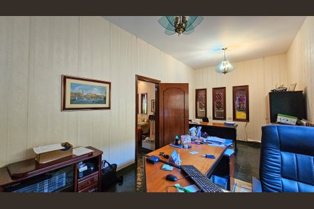 Casa à venda com 500m², 5 quartos e 6 vagasEscritório