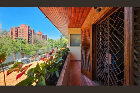 Casa à venda com 500m², 5 quartos e 6 vagasVaranda Suite