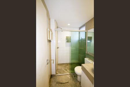 Apartamento à venda com 82m², 2 quartos e 2 vagasBanheiro da Suíte