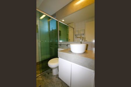 Apartamento à venda com 82m², 2 quartos e 2 vagasBanheiro da Suíte