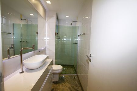 Apartamento à venda com 82m², 2 quartos e 2 vagasBanheiro Social