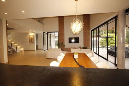 Casa de condomínio à venda com 523m², 4 quartos e 4 vagasSala