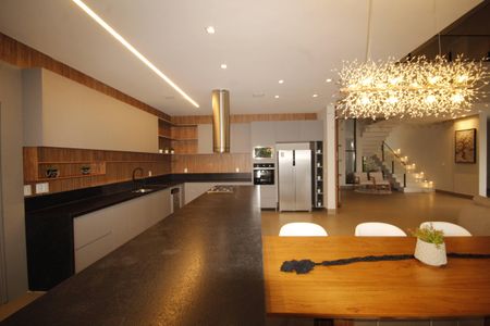 Cozinha de casa de condomínio à venda com 4 quartos, 523m² em Condados da Lagoa, Lagoa Santa