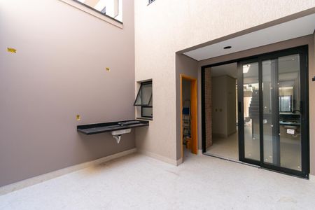 Casa à venda com 160m², 3 quartos e 2 vagasQuintal