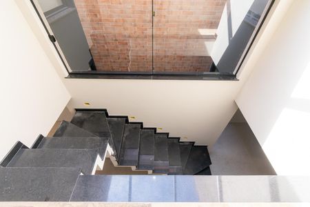 Casa à venda com 160m², 3 quartos e 2 vagasEscada