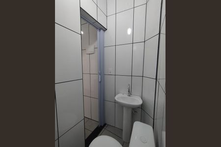 Banheiro Social de kitnet/studio para alugar com 1 quarto, 24m² em Cambuci, São Paulo