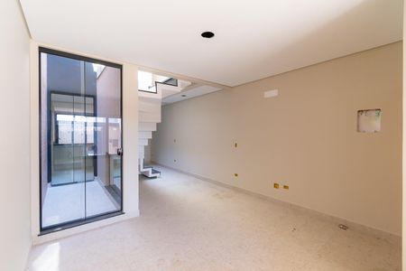 Casa à venda com 160m², 3 quartos e 2 vagasSala