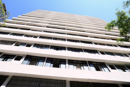 Apartamento à venda com 68m², 2 quartos e sem vaga Apartamento à venda com 68m², 2 quartos e sem vagaFachada