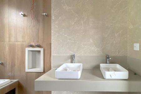 Apartamento à venda com 120m², 3 quartos e 2 vagasBanheiro da Suíte 1