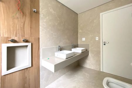 Apartamento à venda com 120m², 3 quartos e 2 vagasBanheiro da Suíte 1