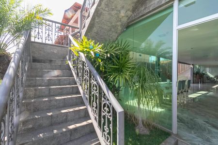 Casa para alugar com 463m², 3 quartos e 10 vagasEntrada