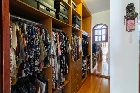 Casa para alugar com 463m², 3 quartos e 10 vagasCloset da suíte