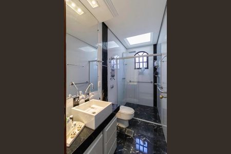 Casa para alugar com 463m², 3 quartos e 10 vagasBanheiro social