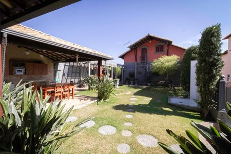 Casa para alugar com 463m², 3 quartos e 10 vagasQuintal