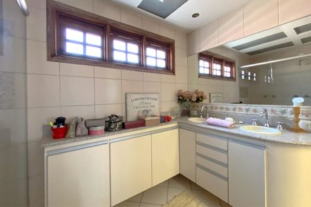 Casa à venda com 360m², 5 quartos e 3 vagas Casa à venda com 360m², 5 quartos e 3 vagasBanheiro