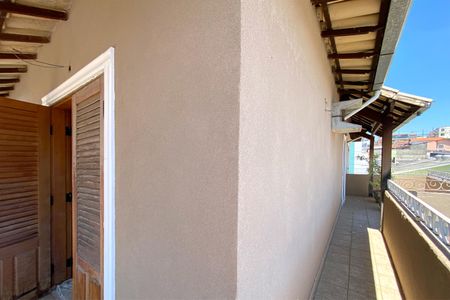 Casa à venda com 360m², 5 quartos e 3 vagas Casa à venda com 360m², 5 quartos e 3 vagasÁrea Externa