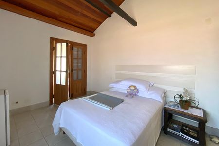 Casa à venda com 360m², 5 quartos e 3 vagas Casa à venda com 360m², 5 quartos e 3 vagasQuarto 2