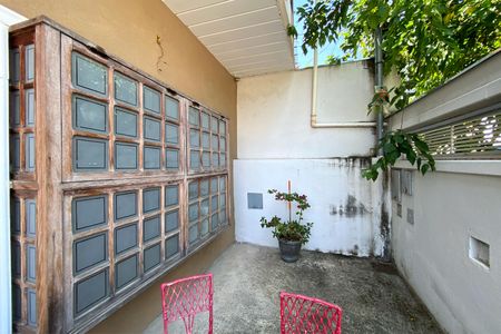 Casa à venda com 360m², 5 quartos e 3 vagas Casa à venda com 360m², 5 quartos e 3 vagasÁrea Externa