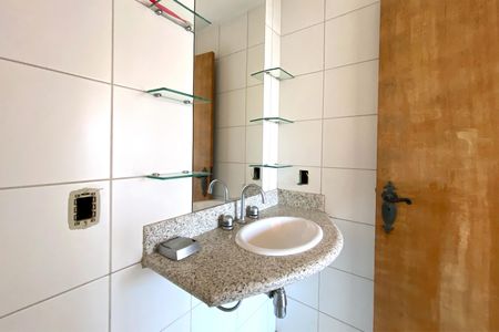 Casa à venda com 360m², 5 quartos e 3 vagas Casa à venda com 360m², 5 quartos e 3 vagasBanheiro da Suíte 1