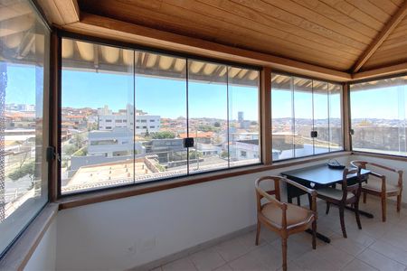 Casa à venda com 360m², 5 quartos e 3 vagas Casa à venda com 360m², 5 quartos e 3 vagasSuíte 1