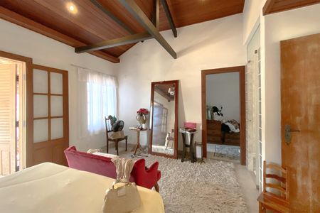 Casa à venda com 360m², 5 quartos e 3 vagas Casa à venda com 360m², 5 quartos e 3 vagasSuíte 2