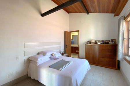 Casa à venda com 360m², 5 quartos e 3 vagas Casa à venda com 360m², 5 quartos e 3 vagasQuarto 2