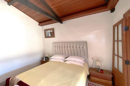 Casa à venda com 360m², 5 quartos e 3 vagas Casa à venda com 360m², 5 quartos e 3 vagasSuíte 2