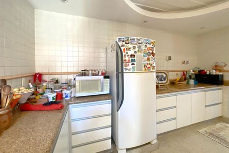 Casa à venda com 360m², 5 quartos e 3 vagas Casa à venda com 360m², 5 quartos e 3 vagasCozinha