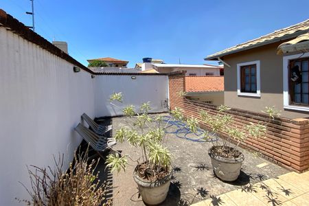 Casa à venda com 360m², 5 quartos e 3 vagas Casa à venda com 360m², 5 quartos e 3 vagasQuintal