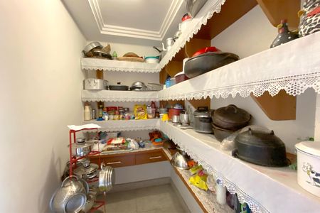 Casa à venda com 360m², 5 quartos e 3 vagas Casa à venda com 360m², 5 quartos e 3 vagasDespensa