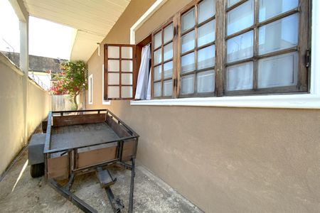 Casa à venda com 360m², 5 quartos e 3 vagas Casa à venda com 360m², 5 quartos e 3 vagasGaragem