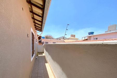 Casa à venda com 360m², 5 quartos e 3 vagas Casa à venda com 360m², 5 quartos e 3 vagasVaranda do Quarto 2