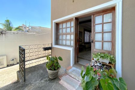 Casa à venda com 360m², 5 quartos e 3 vagas Casa à venda com 360m², 5 quartos e 3 vagasÁrea Externa