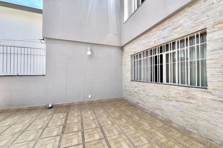 Casa à venda com 186m², 3 quartos e 2 vagasVaranda