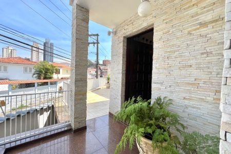 Casa à venda com 186m², 3 quartos e 2 vagasEntrada