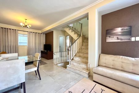 Casa à venda com 186m², 3 quartos e 2 vagasSala