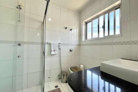 Casa à venda com 186m², 3 quartos e 2 vagasBanheiro da Suíte