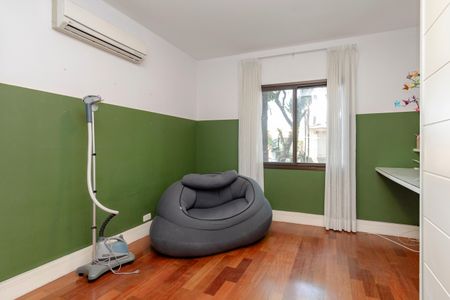 Casa de condomínio à venda com 452m², 4 quartos e 3 vagas Casa de condomínio à venda com 452m², 4 quartos e 3 vagasSuíte 4