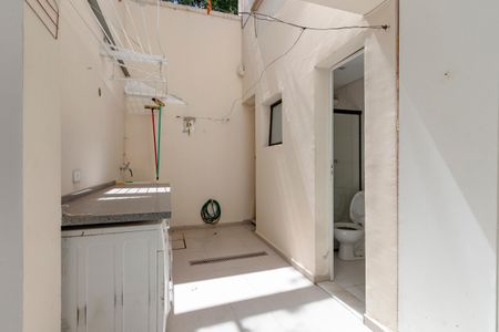 Casa de condomínio à venda com 452m², 4 quartos e 3 vagas Casa de condomínio à venda com 452m², 4 quartos e 3 vagasÁrea de Serviço