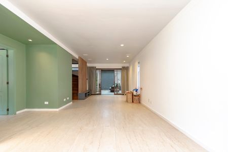 Casa de condomínio à venda com 452m², 4 quartos e 3 vagas Casa de condomínio à venda com 452m², 4 quartos e 3 vagasSala