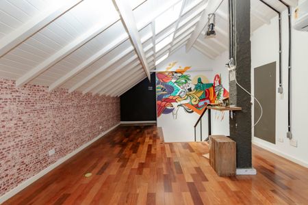 Casa de condomínio à venda com 452m², 4 quartos e 3 vagas Casa de condomínio à venda com 452m², 4 quartos e 3 vagasSotão