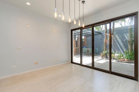 Casa de condomínio à venda com 452m², 4 quartos e 3 vagas Casa de condomínio à venda com 452m², 4 quartos e 3 vagasCopa