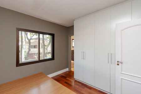 Casa de condomínio à venda com 452m², 4 quartos e 3 vagas Casa de condomínio à venda com 452m², 4 quartos e 3 vagasSuíte 3