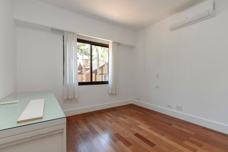 Casa de condomínio à venda com 452m², 4 quartos e 3 vagas Casa de condomínio à venda com 452m², 4 quartos e 3 vagasSuíte 2