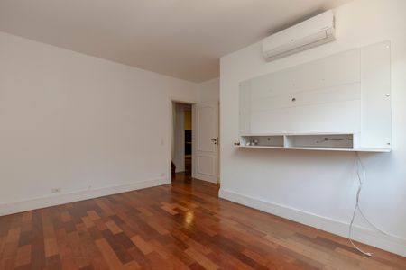 Casa de condomínio à venda com 452m², 4 quartos e 3 vagas Casa de condomínio à venda com 452m², 4 quartos e 3 vagasSuíte 1